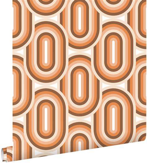Retro behang collage: cirkels, oranje tinten en vintage patronen
