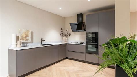 Illustratie van verschillende afzuigkaptypes in een moderne keuken