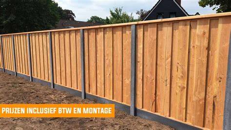 Schema van houten schutting met L-beslag en betonelementen