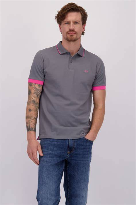 Japandi-stijlaankleding met roze accent