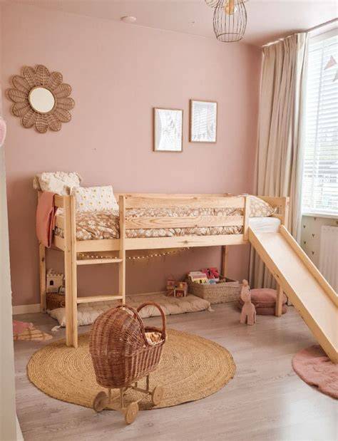 Kinderkamer inspiratie met roze en diermotieven