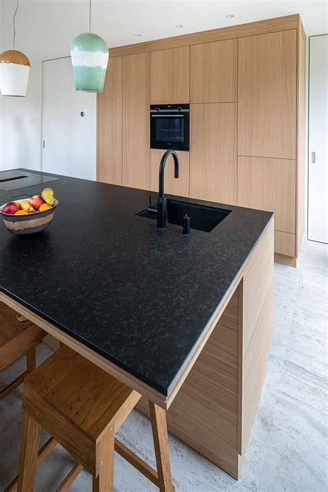 Snijplank van graniet in einer moderne keuken