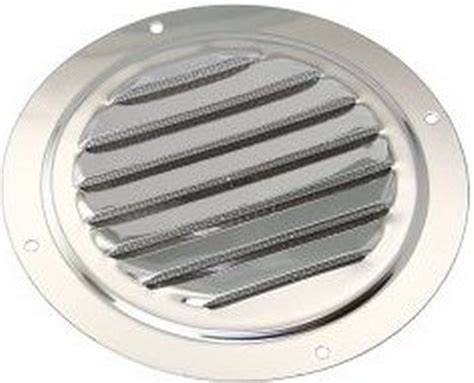 RVS ventilatieroosters in een moderne woning met verschillende montageopties