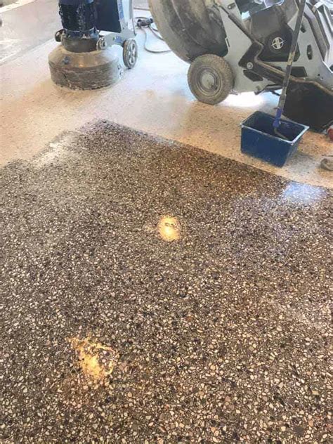 Illustratie: overzichtsabgesloten stappenplan voor terrazzo onderhoud en reparatie