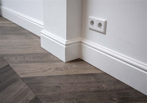 Afwerkingsopties PVC-vloer: plinten, profielen en trapafwerking