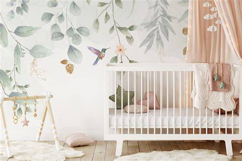 Illustratie van Peel and Stick Matte behang installatie in een babykamer voor eenvoudige herstyling.