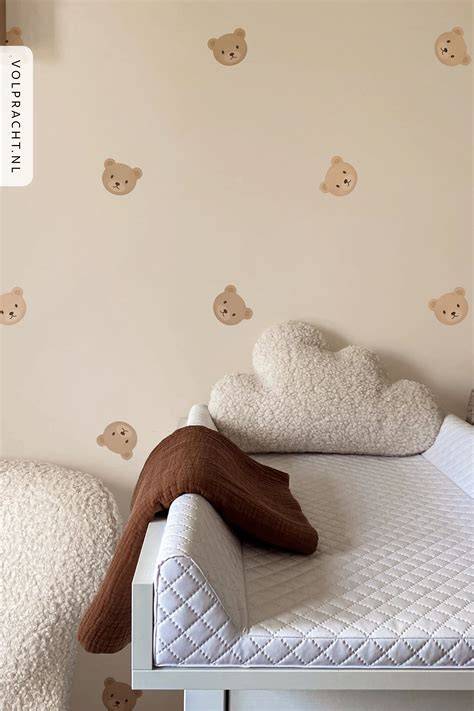 Voorbeeld van neutraal Scandinavisch behang met zachte pastelkleuren in een babykamer.