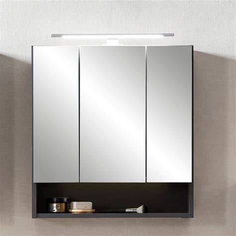 Spiegelkast met ingebouwde verlichting en planken