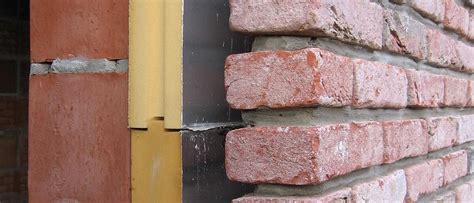 Collage van verschillende gevelafwerkingen na buitenmuurisolatie.