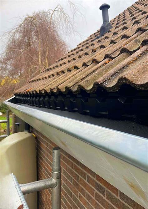 Infographic: Overzicht montageproces zinken dakgoot, stap-voor-stap