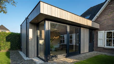 Illustratie van prefab bouwdelen voor een houten aanbouw