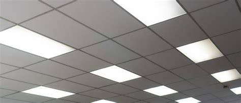 Schematic: Verlichting in systeemplafond met LED-panelen en sensors