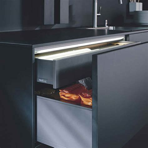 Voorbeeld van effectieve keukenverlichting met basis-, functionele- en sfeerverlichting