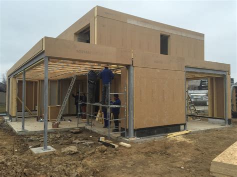 Diagram: Massa-veer-massa constructie in houtskeletbouw