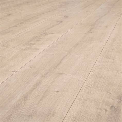 XL laminaat licht eiken: afbeelding van brede planken in een moderne interieursetting
