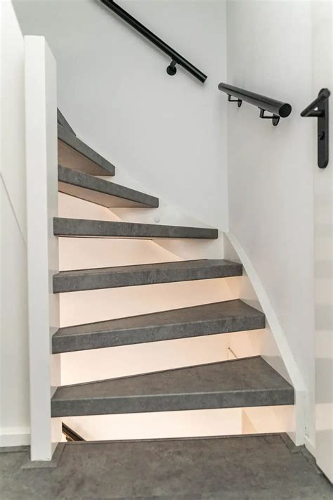 Voor-en-na foto van een gerenoveerde trap