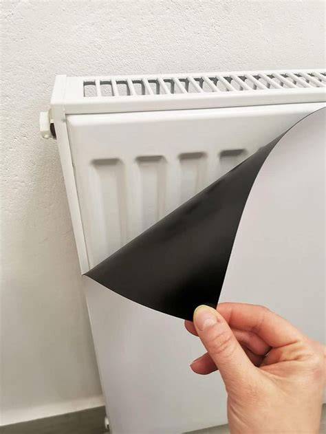 Illustratie: Magnetische montage van radiatorombouw (mirroring concept)