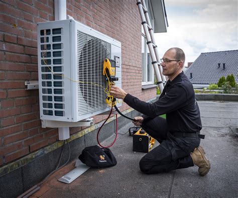 Foto van montageteam tijdens installatie