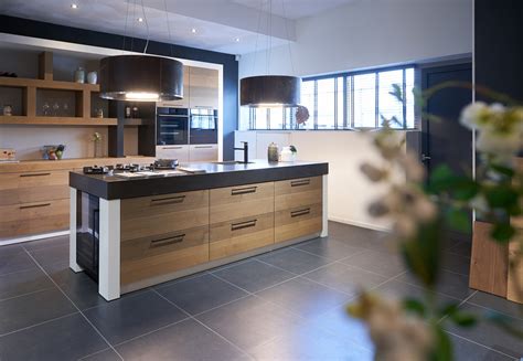 Afbeelding van een showroom met keukens en badkamers in Dekker Trend Centre