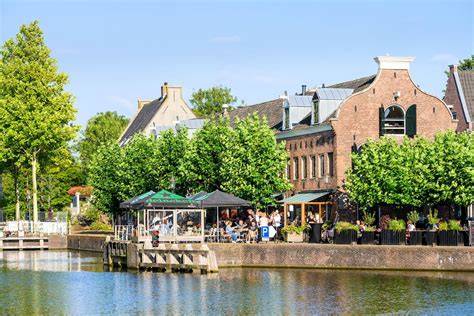 Voorbeeldopstelling plafondspots in een rij langs het terras