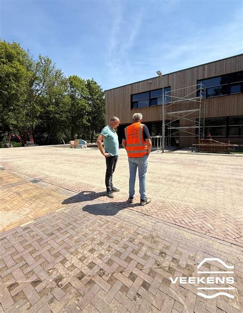 Ronald de Vries aan het werk aan een bouwproject