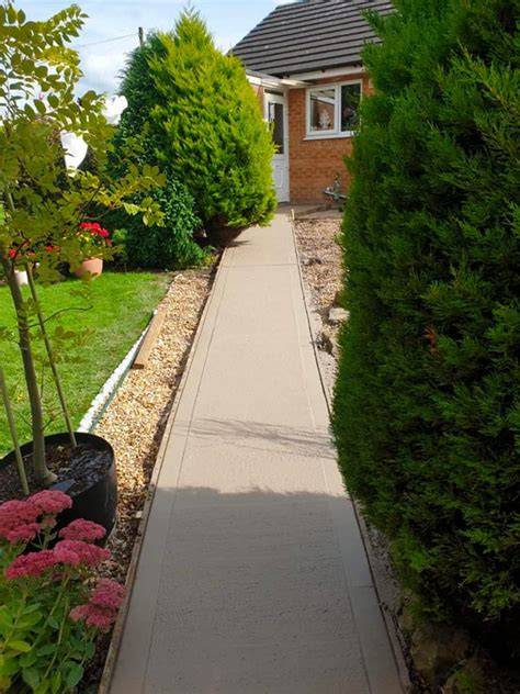 Illustratie: Tuinpad van betonnen bladafdrukken