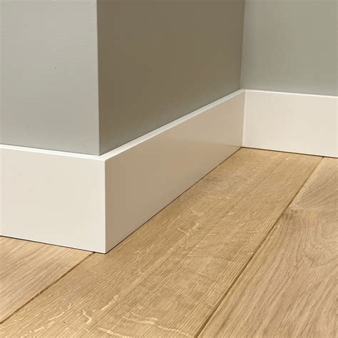 Illustratie: magnetische clip montage van MDF plint