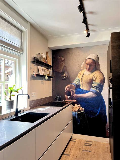 Melkmeisje Vermeer als fotobehang in een moderne keuken