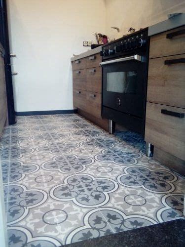 Cementtegels bloemmotief keuken