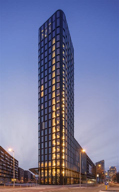 Artistieke impressie van het hotel in het Amstelkwartier met bewegende gevels