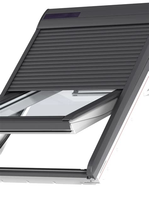 Infographic die de voordelen van VELUX rolluiken toont: warmtewering, isolatie, geluidsreductie, verduistering en veiligheid.