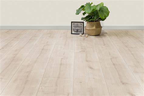 Illustratie van de Landhuis Laminaat in Lichte Eik met 32 cm planken