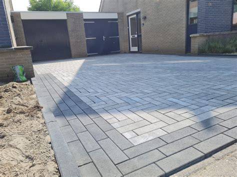 Illustratie: drie designscenario's voor bestrating
