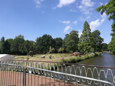 Fort Drakensteijn - overzicht met torens, brug en water-/zandspeelplaats