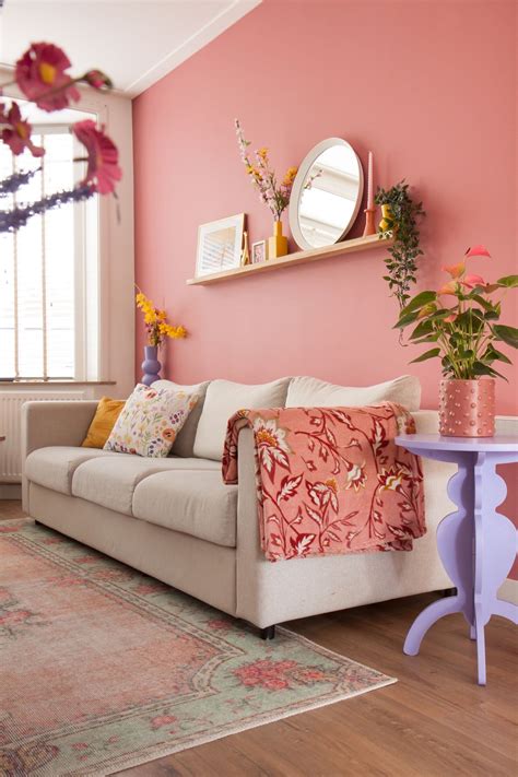Afbeelding: Dierlijke prints en roze tinten voor de woonkamer