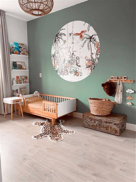 Voorbeeld inrichting kinderkamer met dierenbehang