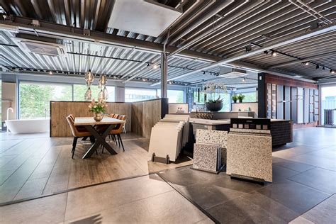 Collage van tegels van de merken Marazzi, Pastorelli, Panaria, Flaviker en Gigacer