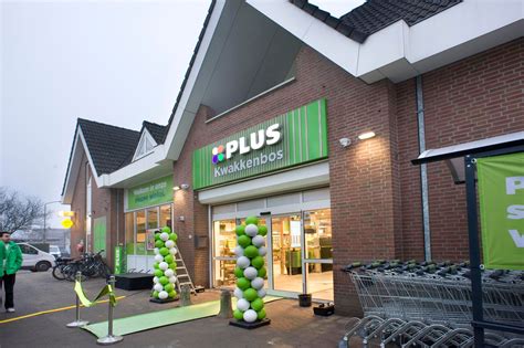 Impressie van de vernieuwde buitenkant van de Jumbo supermarkt in Wijk bij Duurstede met extra parkeergelegenheid.