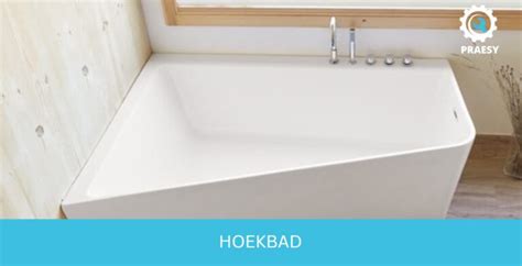 Voorbeeld van een hoekbad in een kleine badkamer
