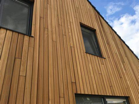 Infographic: Overzicht houten gevelbekleding, thermisch gemodificeerd hout en onderhoudsintervallen