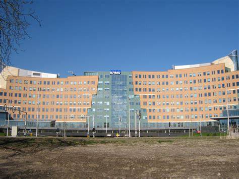 Foto-impressie: kenmerkende gevel en atria van het nieuwe KPMG-hoofdkantoor