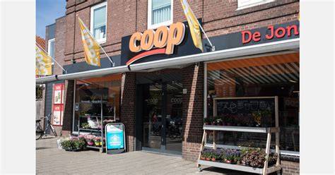 Infographic: Overzicht fusie PLUS en COOP (aantal winkels, regionale spreiding, coöperatieve structuur)