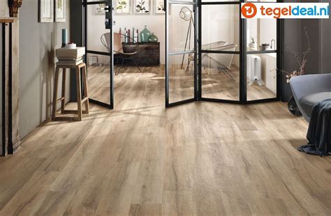 Een showroom met houtlook tegels in Enschede