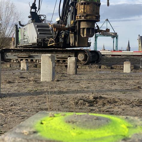 Illustratie van de diepteverhouding van betonpalen: 1/3 in de grond