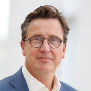 Infographic: Karrierepad Ton Schutte en transitie naar partner bij Jones Day
