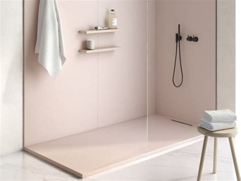 Voorbeeld van een Fiora douchebak met textuur en minimalistisch design