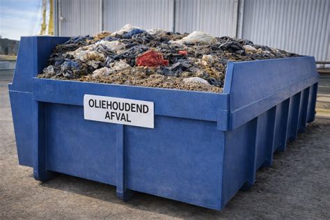 Grafiek: stromen van oliehoudend afval en behandelingsopties