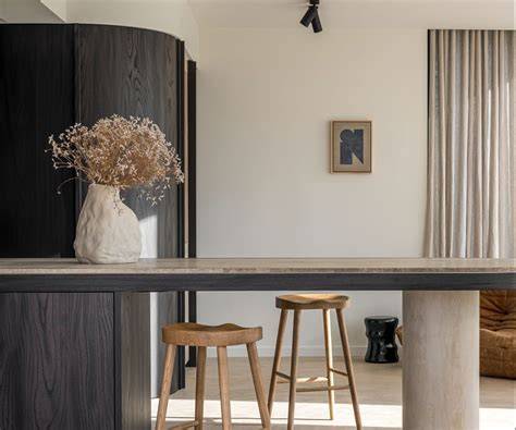 Infographic: Flow Stool kenmerken, materialen en afwerkingen