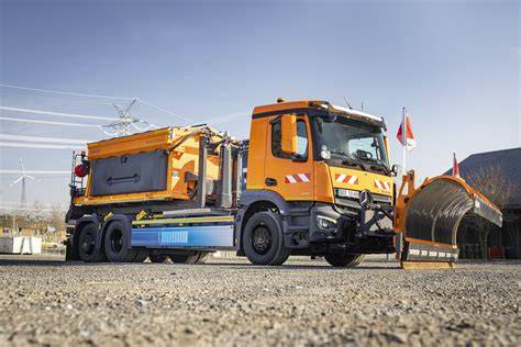 Infographic: Vergelijking tussen Arocs, eArocs 400, Actros 2636 6x4 en hun toepassingen in betonpompen en bouwtransport