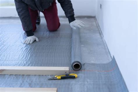 Infographic: Schematische weergave van MAGNUM installatiepad (mat op ondervloer, isolatie, en afwerklaag)